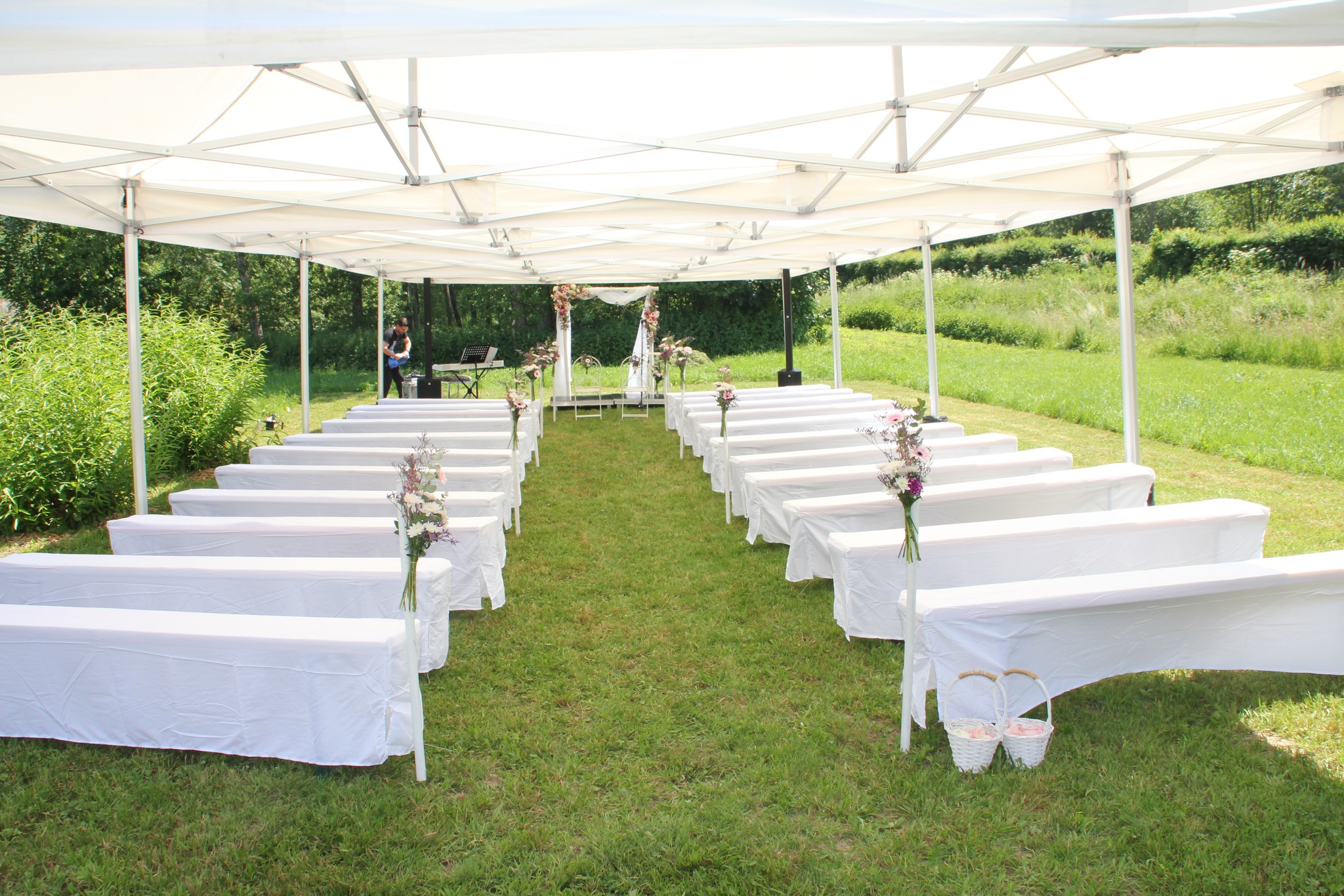 Zelte und Bühnenmodule